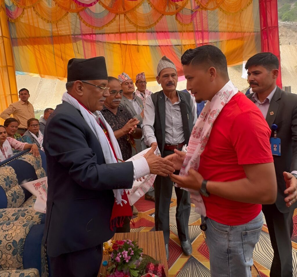 जाजरकोट छेडागाडका एमाले नेता नवराज शाही माओवादी केन्द्रमा प्रवेश