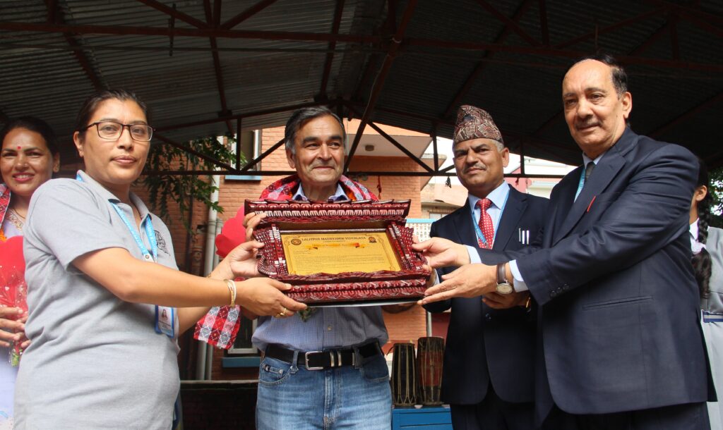ललितपुर माविद्वारा शिक्षाविद् रामबाबु थपलियालाई सम्मान